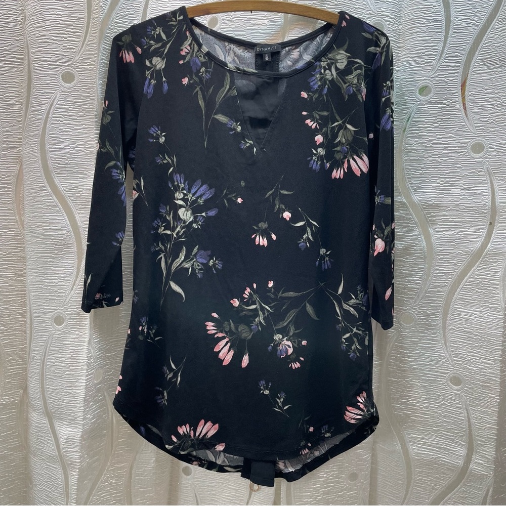 Dynamite Floral V-Neck Blouse Women Size M Black Pink 3/4 Sleeve‎ Zip Back
